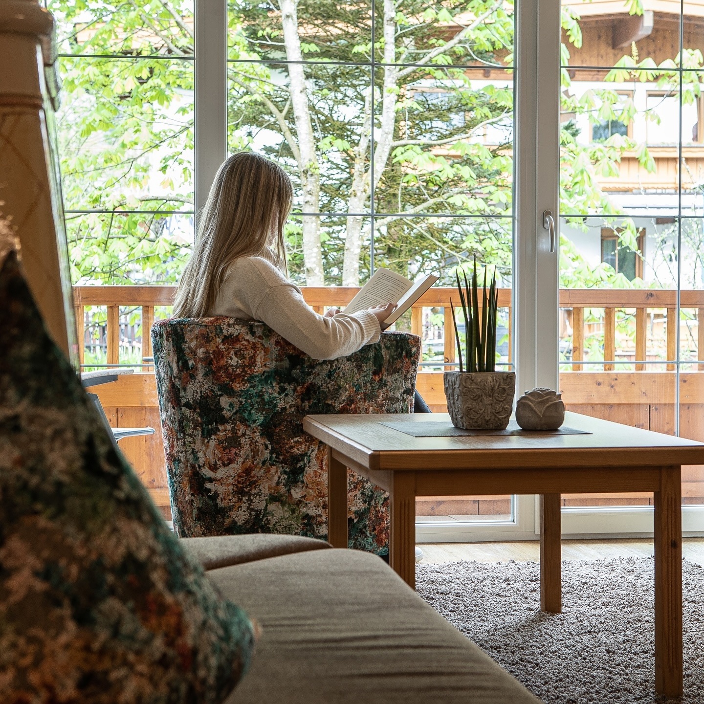 Heute hatten wir eine Stunde länger Zeit für unsere Me time! ⏳

Denn um 3:00 Uhr nachts wurden die Uhren eine Stunde zurückgestellt – somit haben wir eine extra Stunde bekommen. Egal ob du diese zum Ausschlafen, Lesen, Meditieren oder einfach für dich selbst genutzt hast – wir hoffen, du hast sie genauso genossen wie wir! ✨

Was hast du mit deiner zusätzlichen Stunde angefangen? 🌙

…