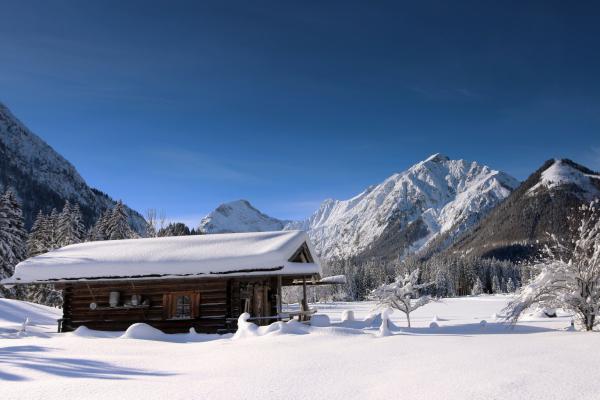 Hütte verschneite Winterlandschaft