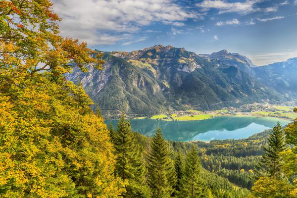 Herbst Achensee bunte Wälder