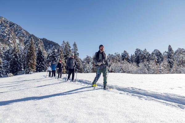 Winterwandern Karwendel Tirol Winterlandschaft Menschen